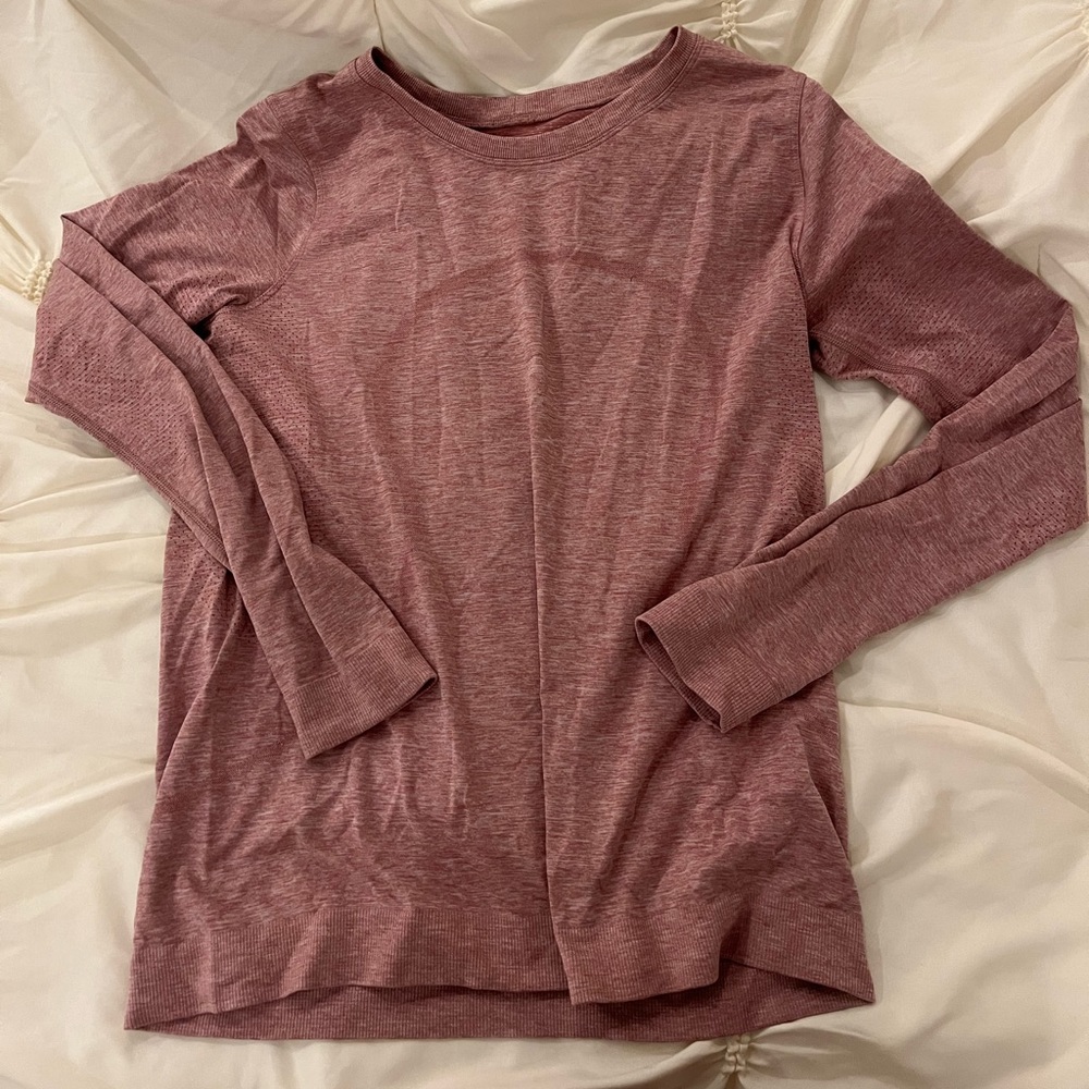 Lululemon tight long sleeve (like a swiftly)